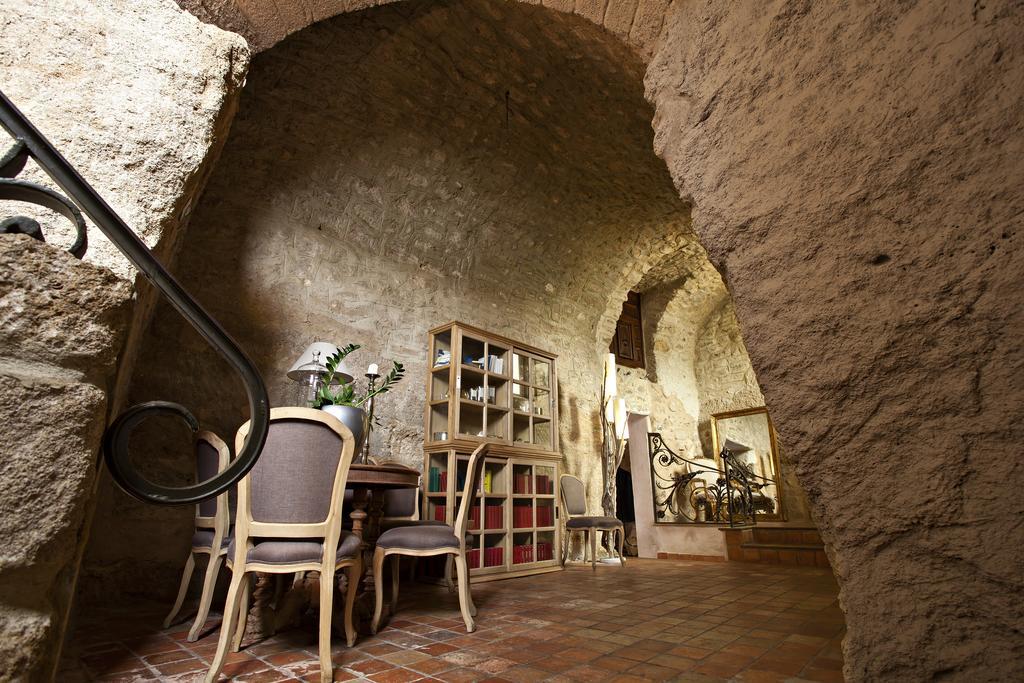 Chateau De Rochegude Bagian luar foto